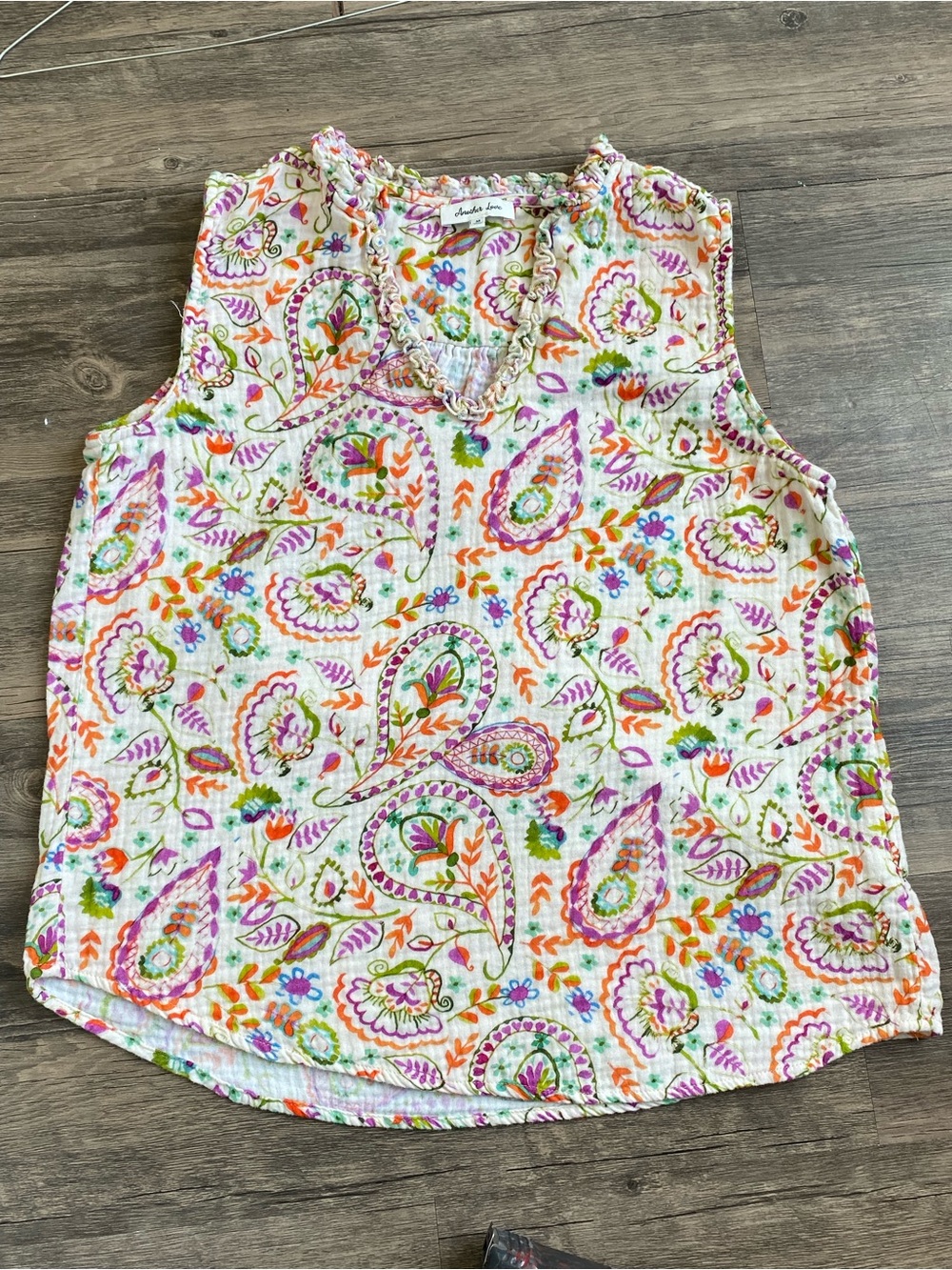 Another Love Women’s Sleeveless Paisley Top Size S